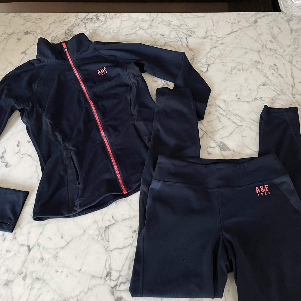 NEW Contour Abercrombie Yoga Set